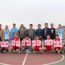 天长市关塘中学举行五四青年教职工篮球赛